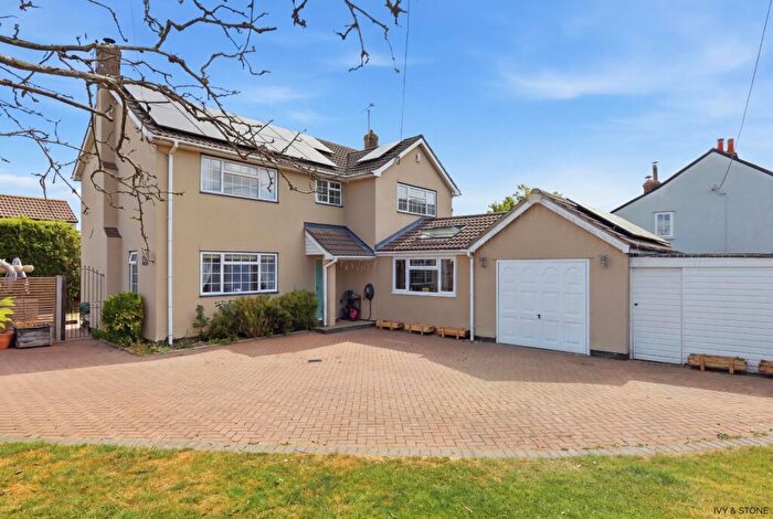 4 Bedroom Detached House For Sale In The Chase, Barnston, Dunmow, Essex, CM6