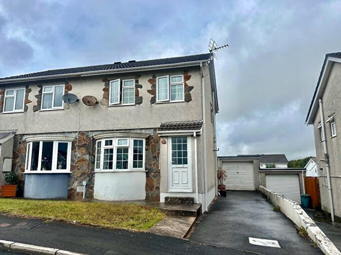 3 Bedroom Semi-Detached House For Sale In Hawthorn Way, Brackla, Bridgend County Borough, CF31