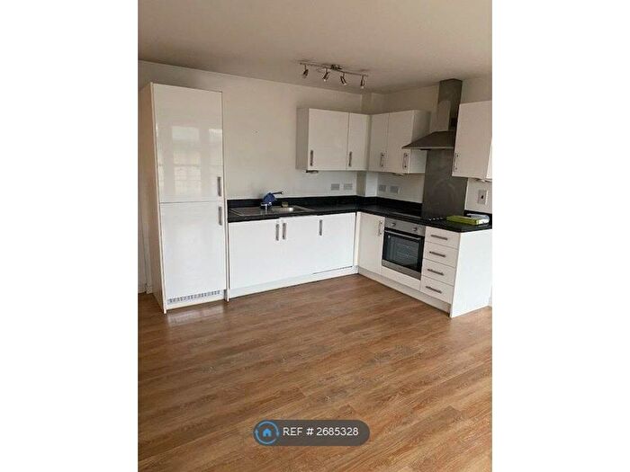 2 Bedroom Flat To Rent In Southernhay Close, Basildon, SS14