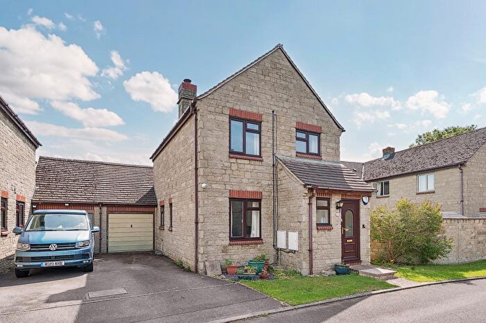 3 Bedroom Link Detached House For Sale In Brize Norton, Oxfordshire, OX18