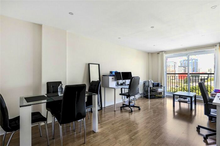 2 Bedroom Apartment To Rent In Settlers Court, Newport Avenue, London, E14