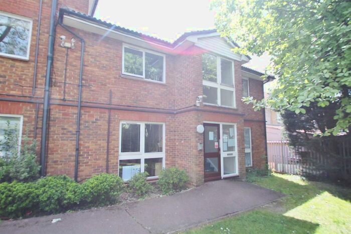 1 Bedroom Flat To Rent In Amber Court, Morden Road, Mitcham, CR4