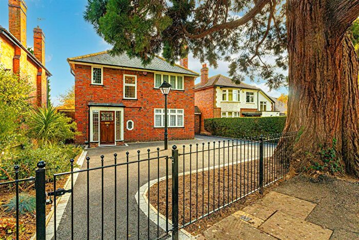 4 Bedroom Detached House For Sale In Pine Tree Avenue, Leicester, LE5