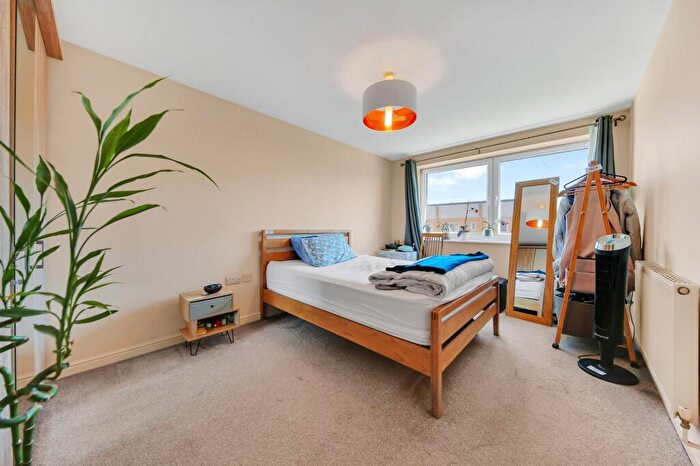 1 Bedroom Flat To Rent In Flint Close, Stratford, E15