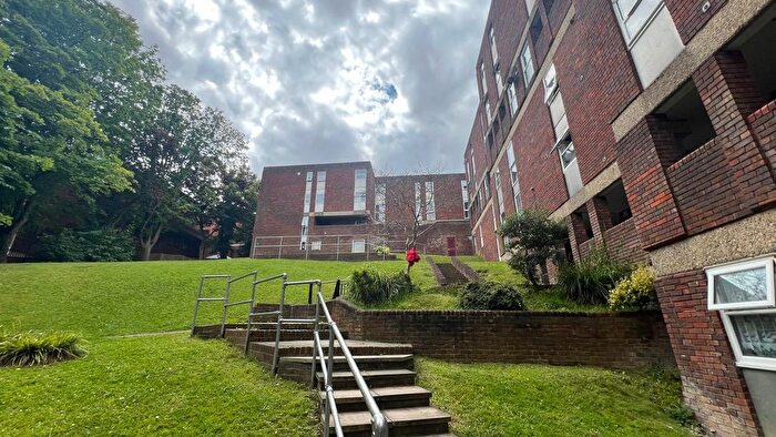 2 Bedroom Flat To Rent In Downs Road, Luton, LU1
