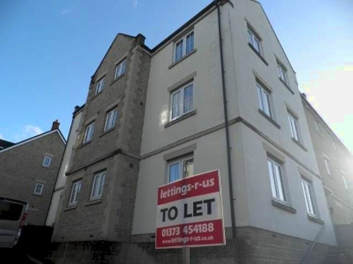 2 Bedroom Flat To Rent In New Road, Frome, Somerset, BA11