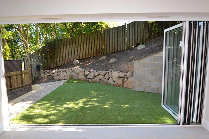 4 Bedroom Detached House For Sale In Brackendale, Thackley, BD10