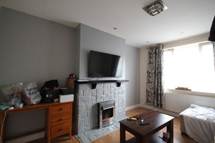 2 Bedroom Maisonette To Rent In Windsor Close, Northwood, Middlesex, HA6