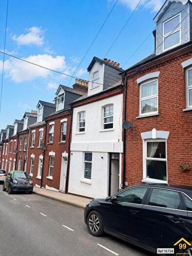 2 Bedroom Flat To Rent In Portland Street, Exeter, Devon, EX1