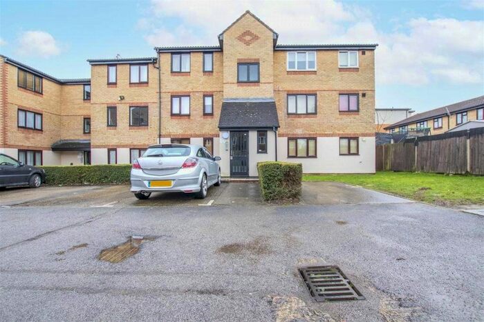 1 Bedroom Flat To Rent In Linwood Crescent, Enfield, Middlesex EN1
