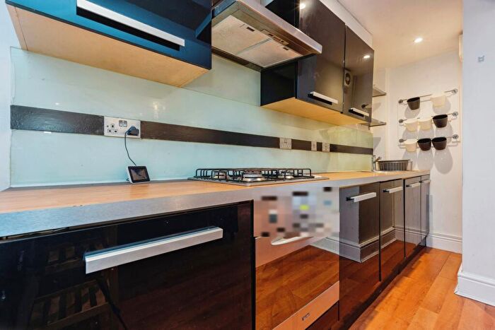 1 Bedroom Flat For Sale In Central Road, Didsbury, Manchester, Greater Manchester, M20