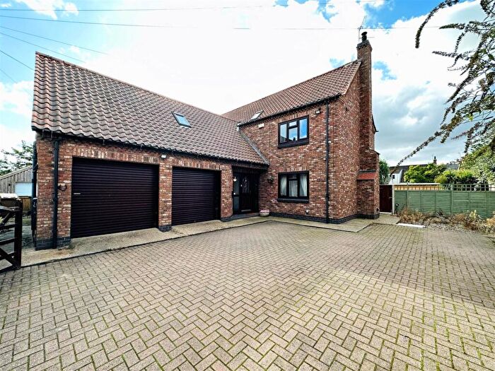 5 Bedroom Detached House For Sale In North Street, Barmby-On-The-Marsh, Goole, DN14