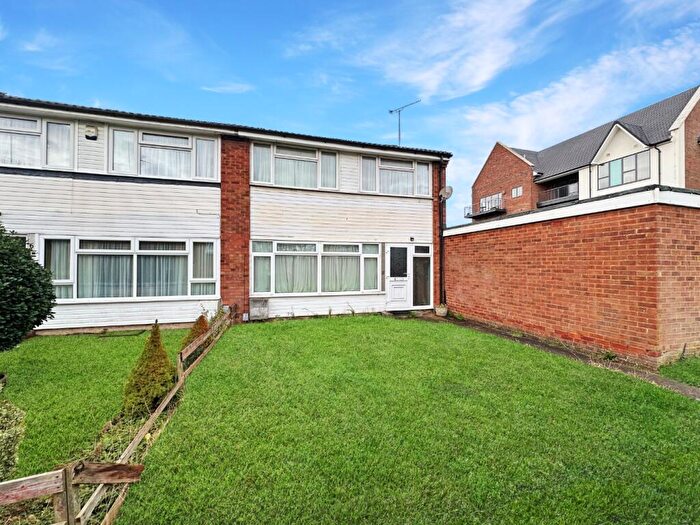 3 Bedroom End Of Terrace House For Sale In Clarkes Way, Houghton Regis, LU5