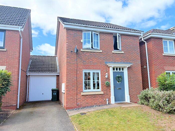 3 Bedroom Detached House To Rent In Tinsley Avenue, Cradley Heath, B64