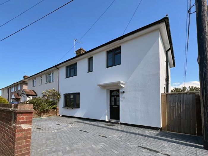 3 Bedroom Semi-detached House To Rent In Northfield Road, Staines, TW18