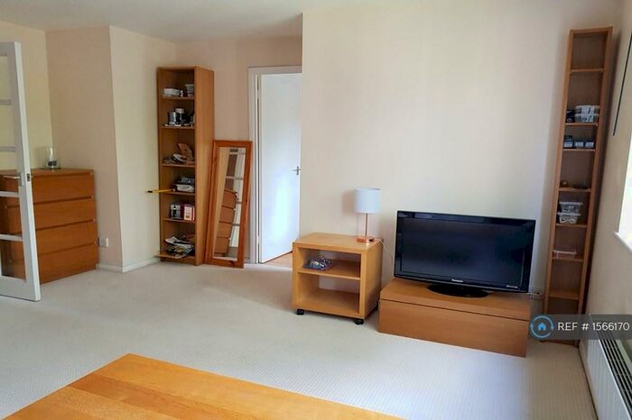 2 Bedroom Flat To Rent In Ruston Road, London, SE18