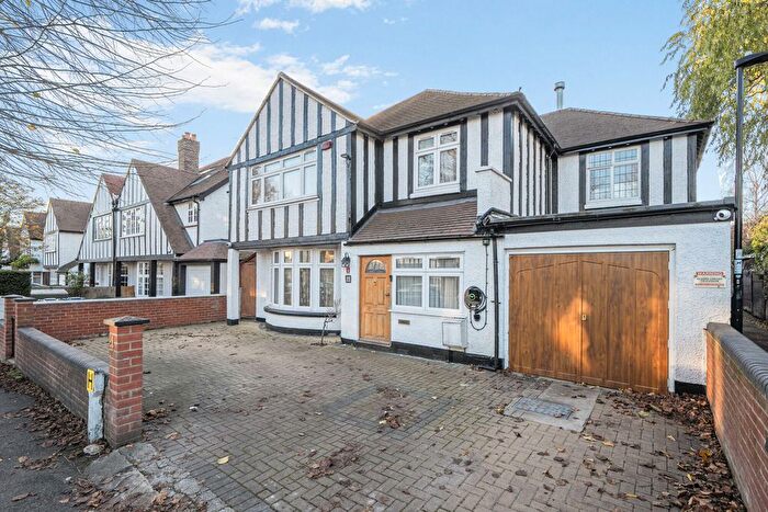 5 Bedroom Detached House For Sale In Queen Anne's Gardens, Ealing, London, W5