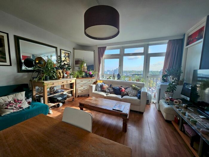 2 Bedroom Flat To Rent In Canterbury Crescent, London, SW9