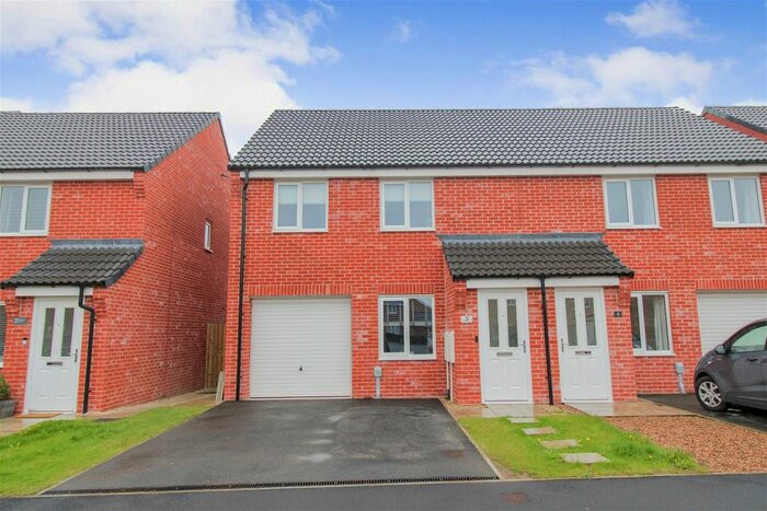 3 Bedroom Semi-Detached House For Sale In Barleyfields Close, Selby, YO8