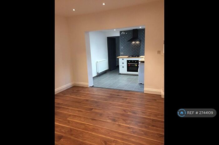 3 Bedroom Terraced House To Rent In Whitehorse Lane, London, SE25