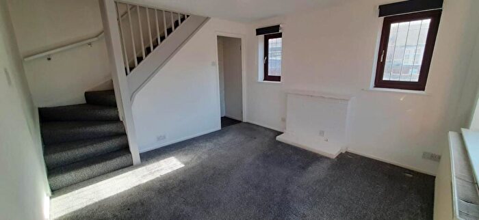 2 Bedroom End Of Terrace House To Rent In Castle Court Castle Street, Grimsby, DN32