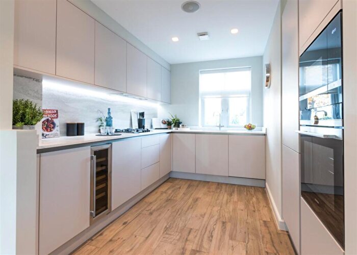 4 Bedroom Town House To Rent In Thames Street, Weybridge, KT13