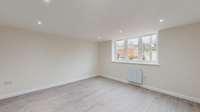 1 Bedroom Flat To Rent In High Street, Chesham, HP5