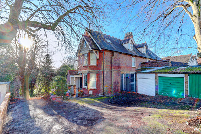 1 Bedroom Apartment For Sale In Rectory Avenue, High Wycombe, Buckinghamshire, HP13