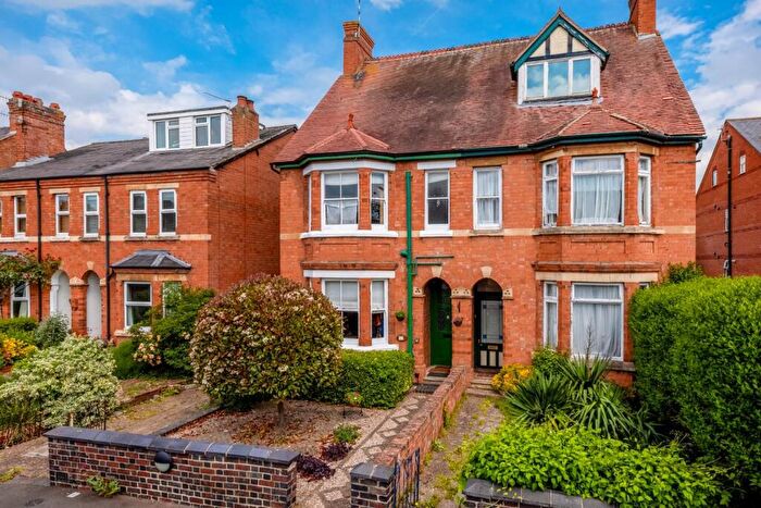 4 Bedroom Semi Detached House For Sale In Vincent Avenue, Stratford-upon-Avon, CV37