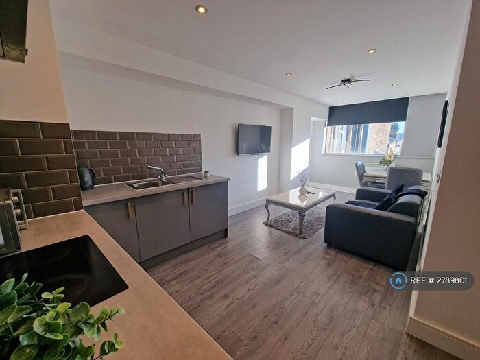 1 Bedroom Flat To Rent In Empire House, Bradford, BD1