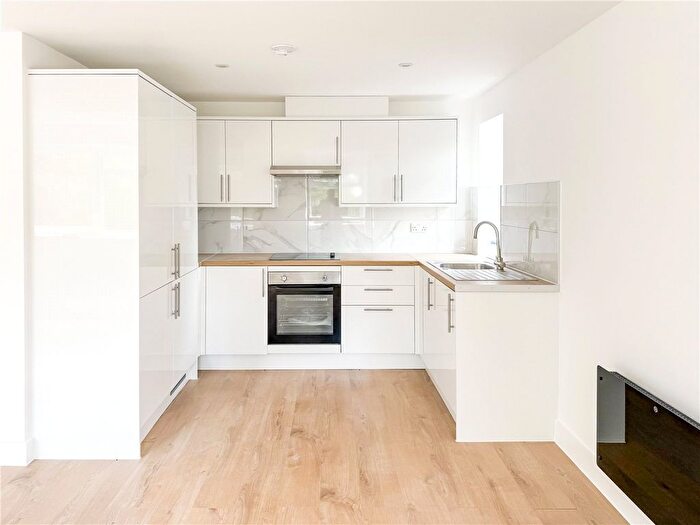 1 Bedroom Flat To Rent In Castleview Road, Weybridge, Surrey, KT13