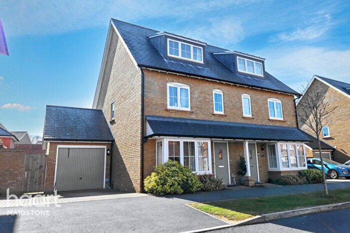 4 Bedroom Semi Detached House To Rent In Caldecott Road, Kent, ME16