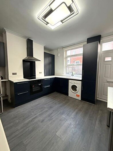 4 Bedroom Terraced House To Rent In Spring Grove Walk, Hyde Park, Leeds, LS6