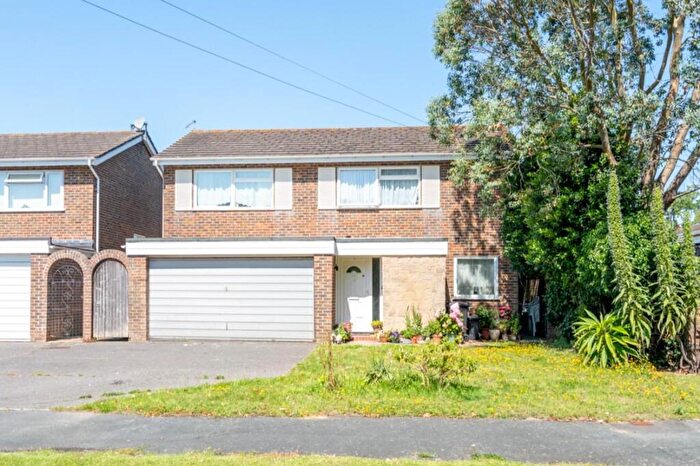 4 Bedroom Detached House For Sale In Lodge Court, Aldwick, Bognor Regis, PO21