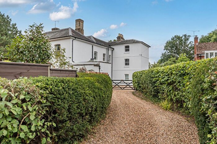 2 Bedroom Detached House To Rent In Woburn Hill, Addlestone, Surrey, KT15