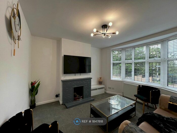 3 Bedroom Semi-Detached House To Rent In Westminster Way, Oxford, OX2