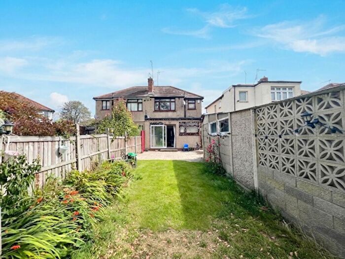 3 Bedroom Semi-Detached House To Rent In Duncroft, London, SE18