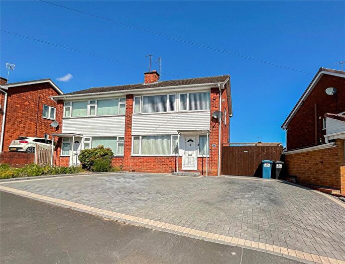 3 Bedroom Semi-Detached House For Sale In Skidmore Avenue, Dosthill, Tamworth, B77