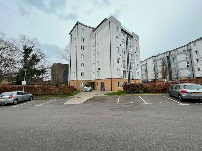2 Bedroom Flat To Rent In West Green Drive, Crawley, RH11