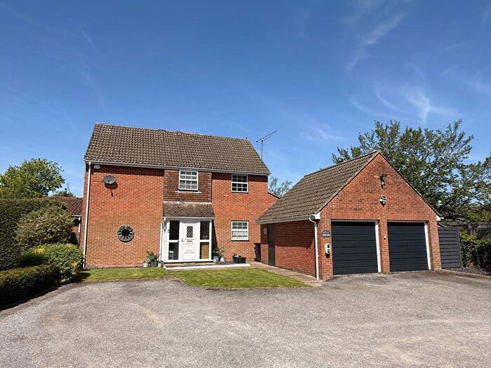 4 Bedroom Detached House For Sale In Main Road, Marchwood, SO40