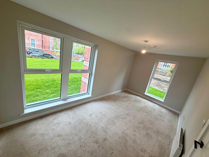 2 Bedroom Flat To Rent In Laindon Road, Manchester, M14