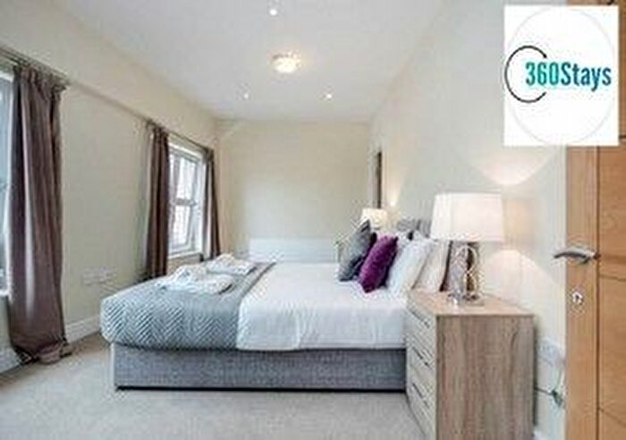 2 Bedroom Flat To Rent In Queen Street, Maidenhead, SL6