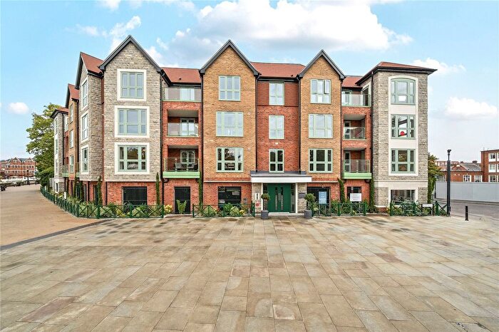 2 Bedroom Flat For Sale In Brook House, New Wharf Road, Tonbridge, TN9