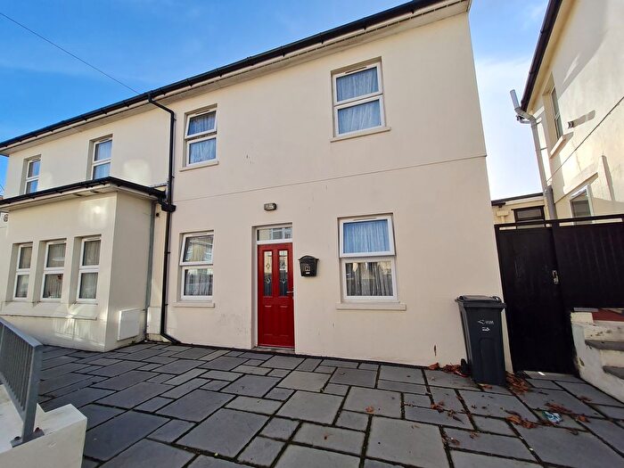 2 Bedroom Flat To Rent In Kingsley Court, Sandown, PO36