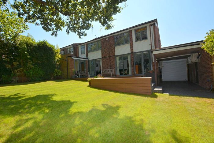 5 Bedroom Detached House For Sale In Kynaston Wood, Harrow Weald, HA3