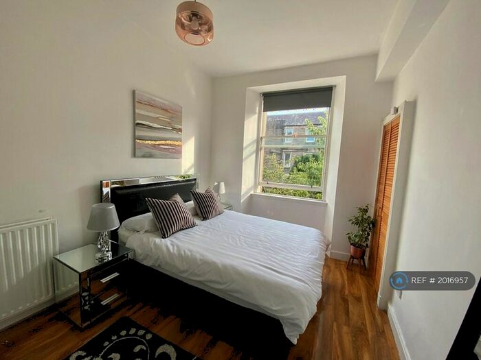 2 Bedroom Flat To Rent In Cathcart Place, Edinburgh, EH11