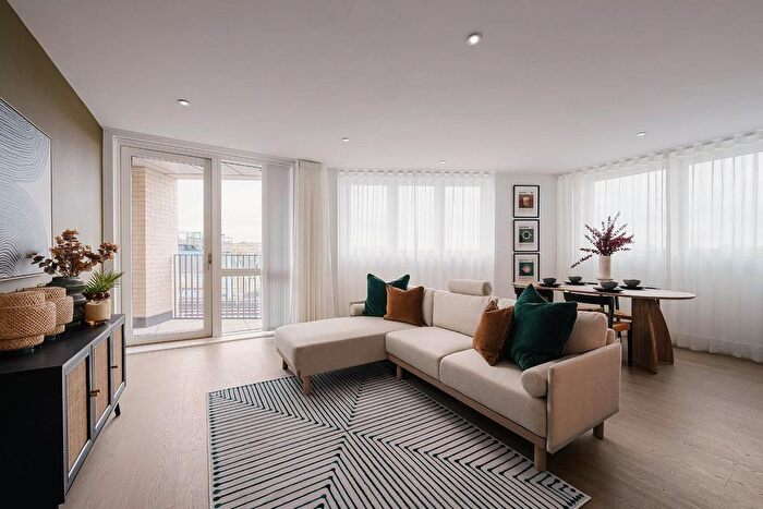 3 Bedroom Flat For Sale In Herne Hill Road, London, SE24