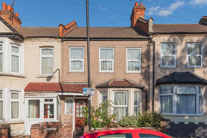 3 Bedroom Terraced House For Sale In Ruby Road, Walthamstow, E17