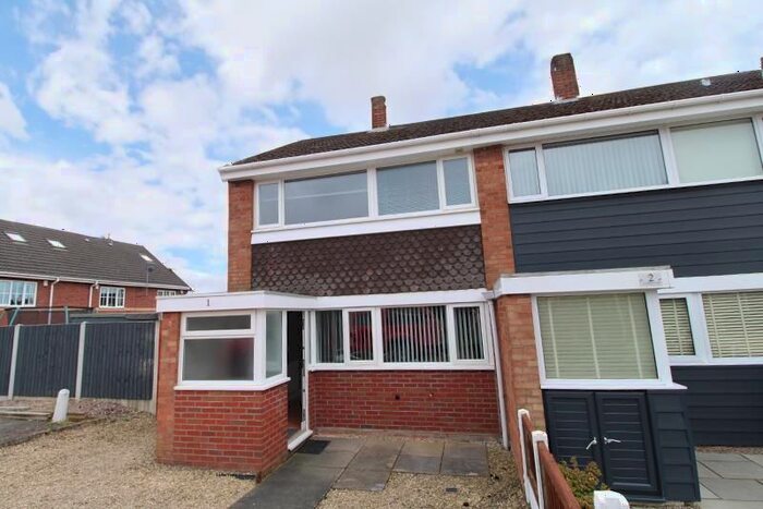 3 Bedroom End Of Terrace House To Rent In Winding Mill North, Brierley Hill, DY5