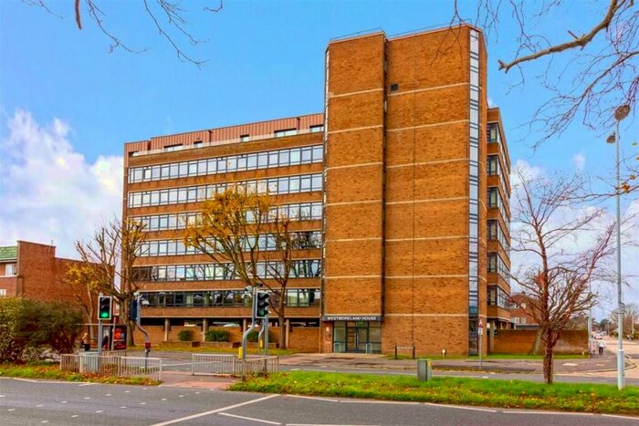 1 Bedroom Flat To Rent In Strand Parade, Goring-by-Sea, Worthing, West Sussex, BN12